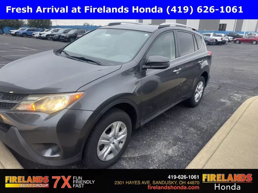 2015 Toyota RAV4 LE photo 1