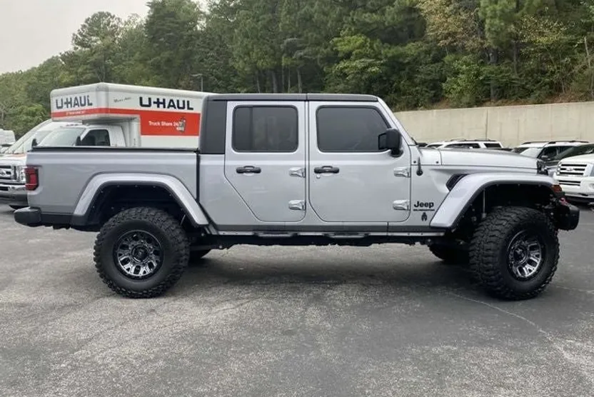 2021 Jeep Gladiator Willys photo 1