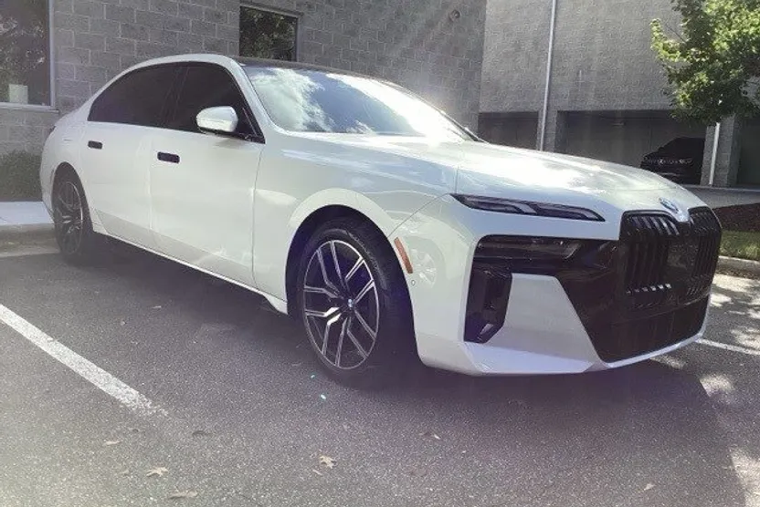 2023 Bmw 740i photo 1