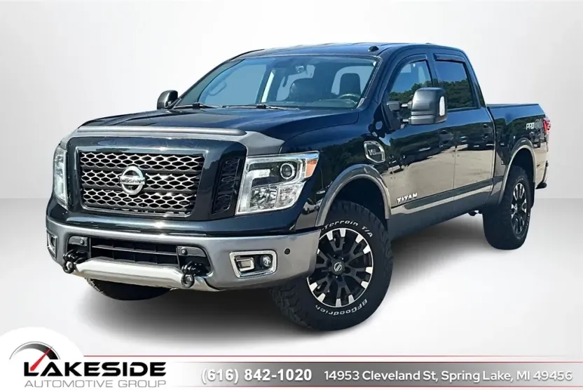 2017 Nissan Titan PRO-4X photo 1