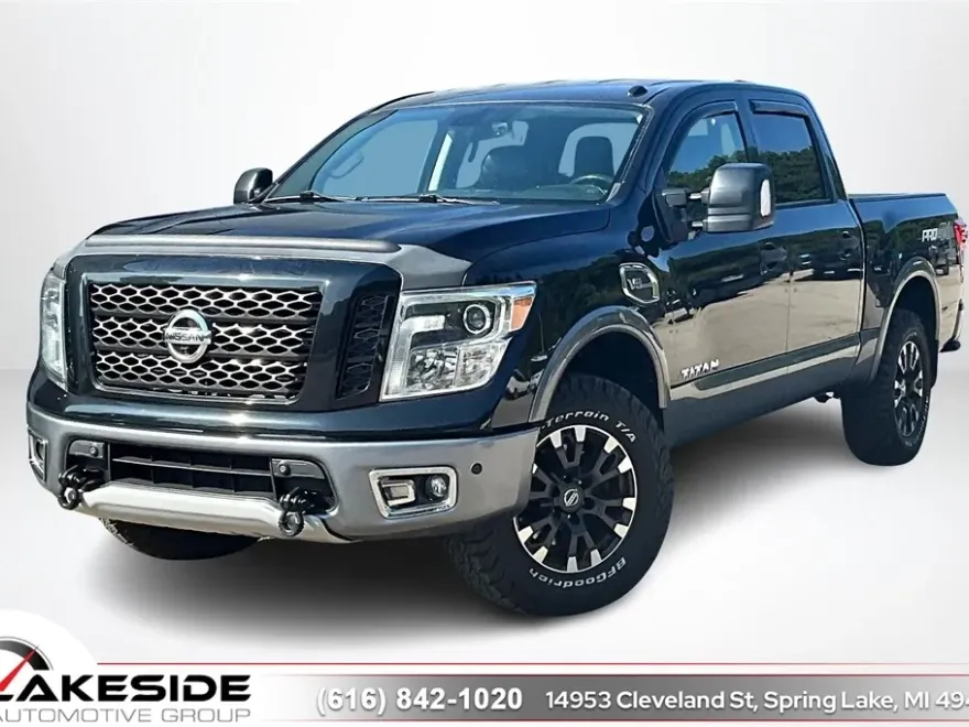 2017 Nissan Titan PRO-4X photo 1
