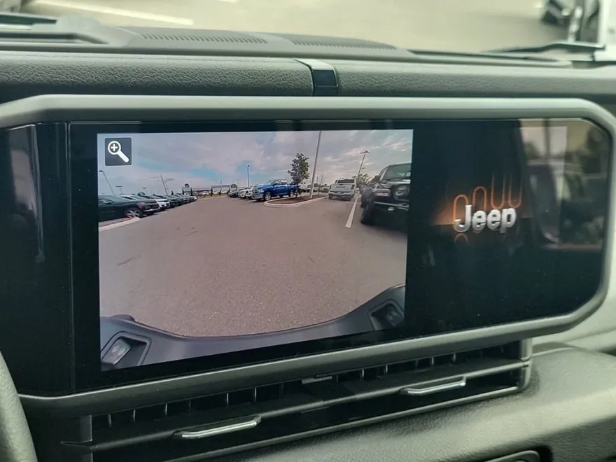 2025 Jeep Gladiator photo 16