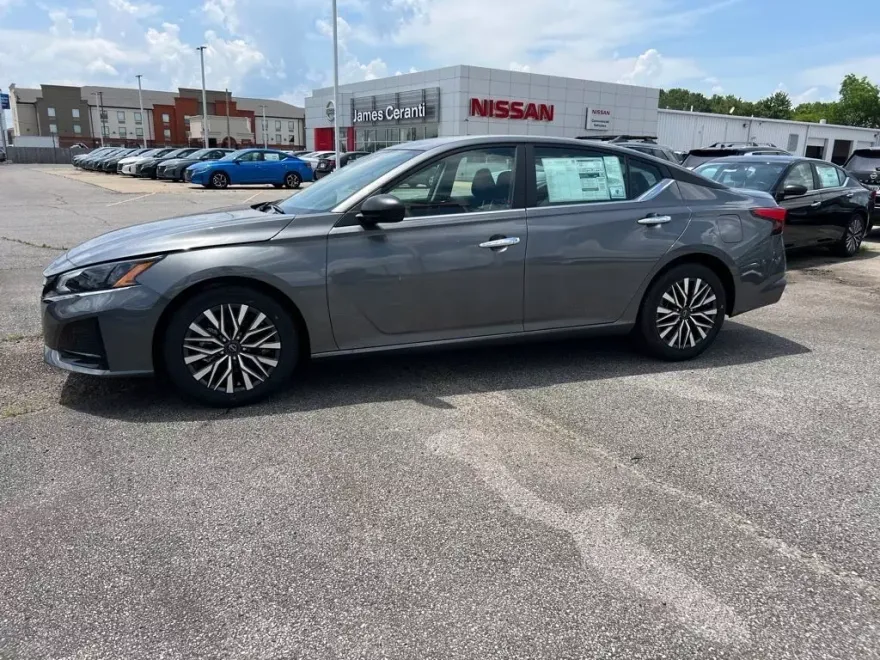 2025 Nissan Altima 2.5 SV photo 1
