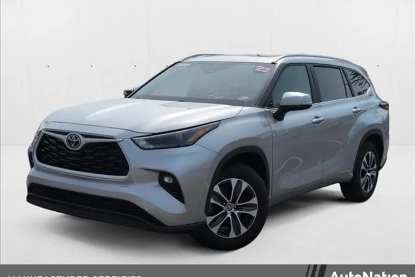 2023 Toyota Highlander XLE photo 1