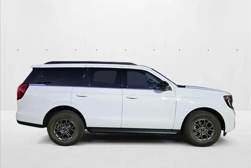 2025 Ford Expedition photo 1