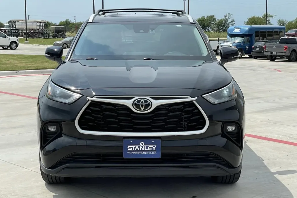 2024 Toyota Highlander XLE photo 1