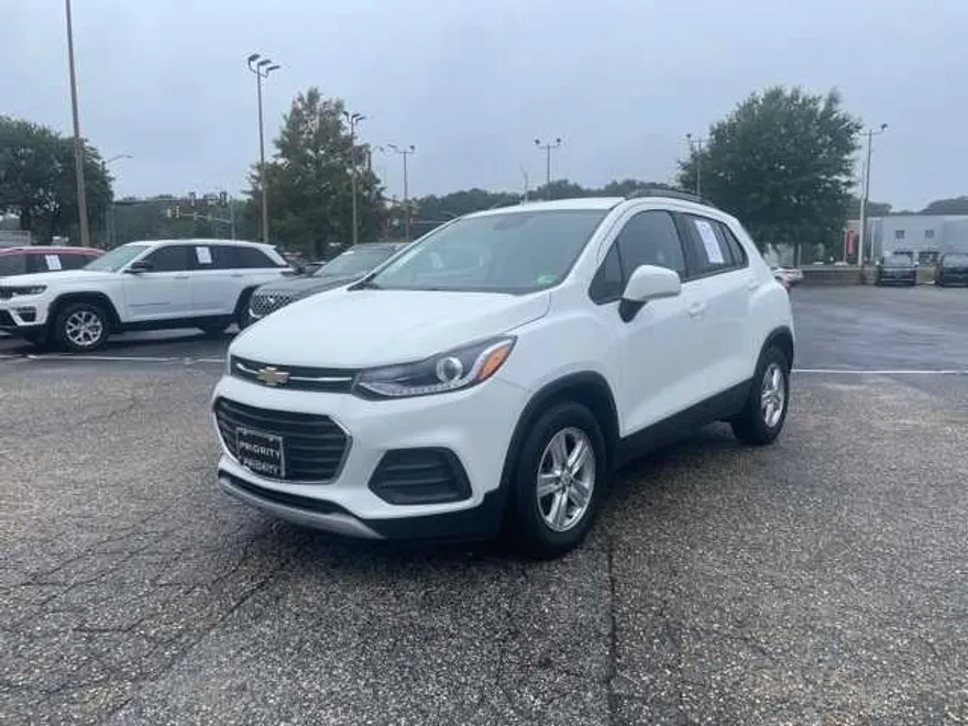 2021 Chevrolet Trax LT photo 1