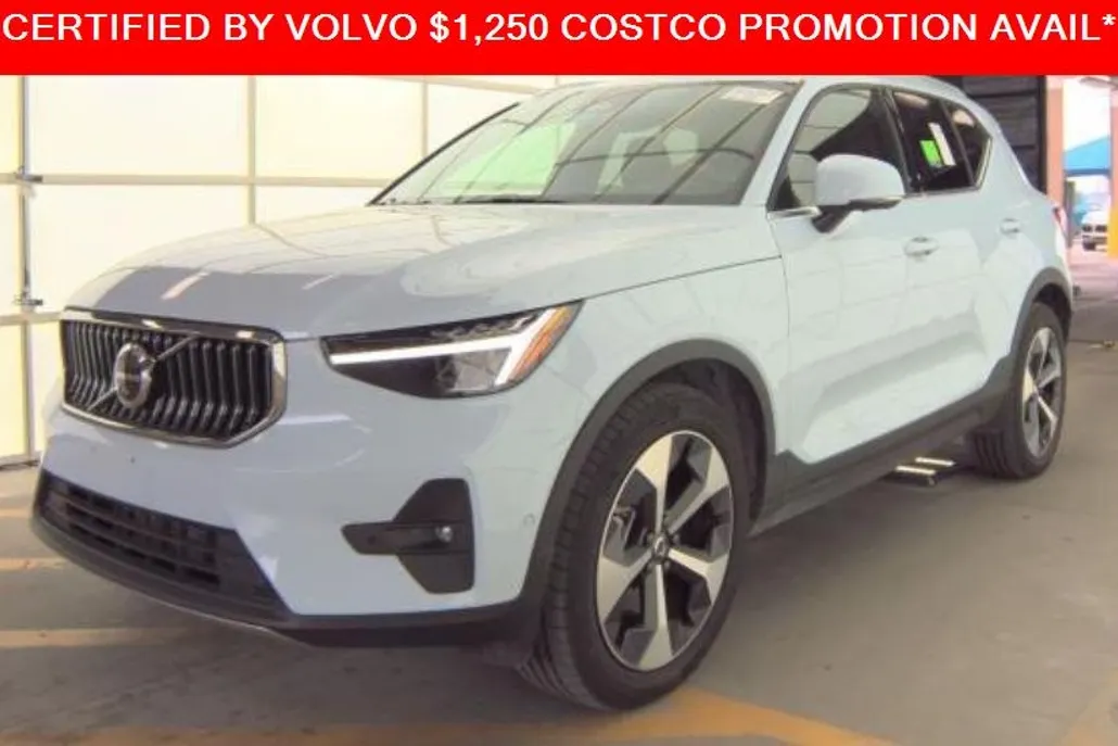 2025 Volvo XC40 Plus photo 1