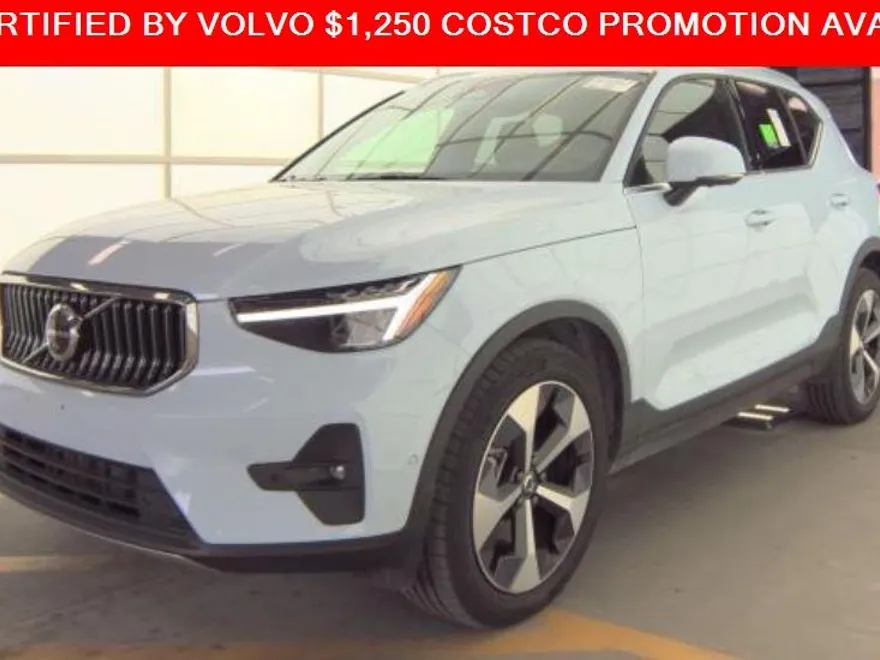 2025 Volvo XC40 Plus photo 1