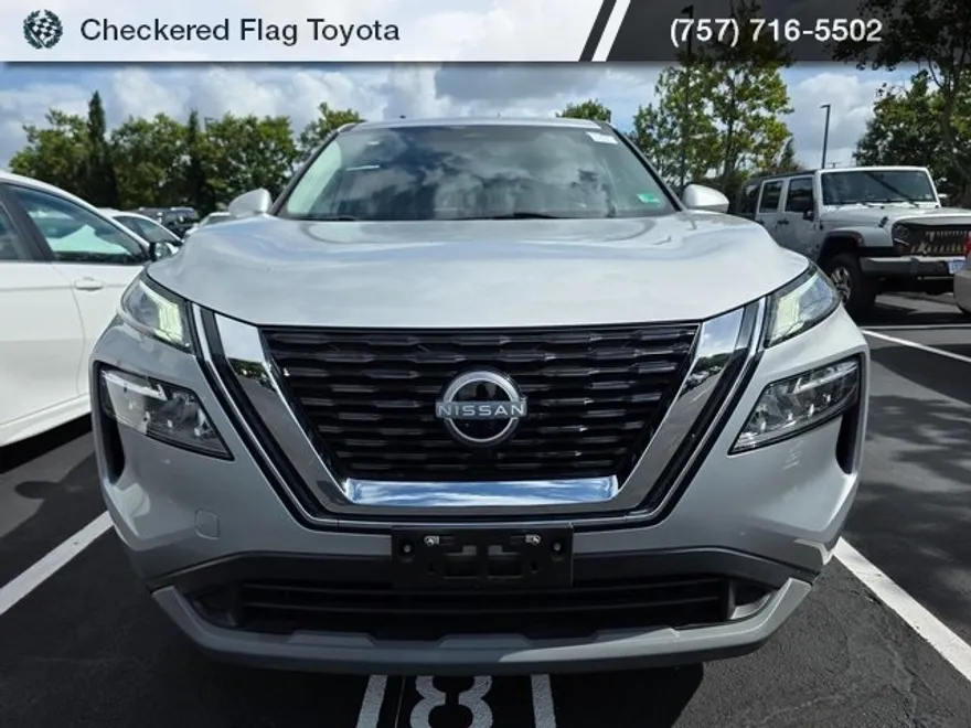 2022 Nissan Rogue SV photo 1