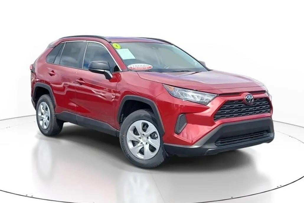 2020 Toyota RAV4 LE photo 1