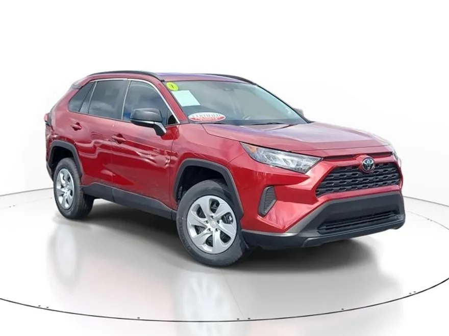 2020 Toyota RAV4 LE photo 1