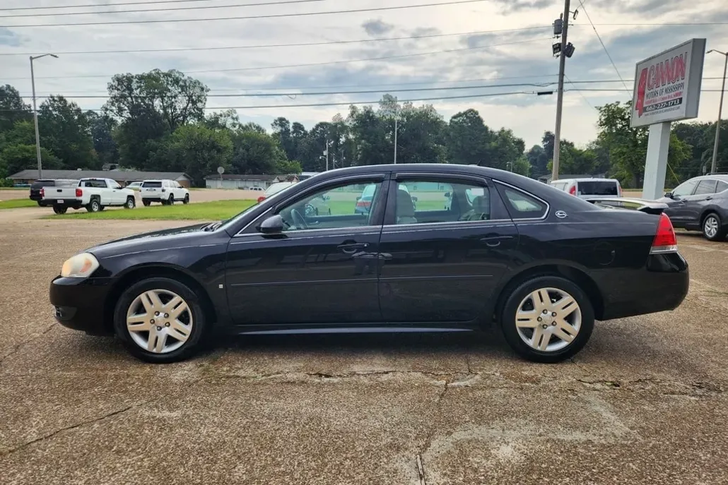 2009 Chevrolet Impala 2LT photo 1