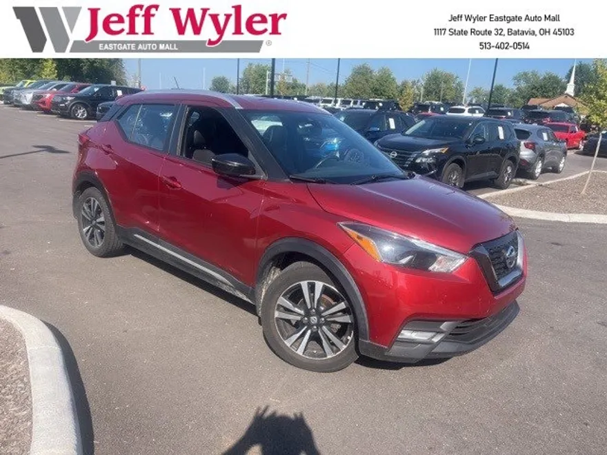 2020 Nissan Kicks SR photo 1