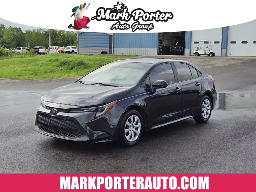 2021 Toyota Corolla LE photo 1