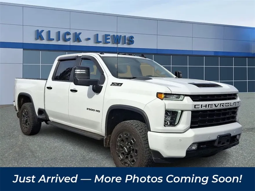 2022 Chevrolet Silverado LT photo 1