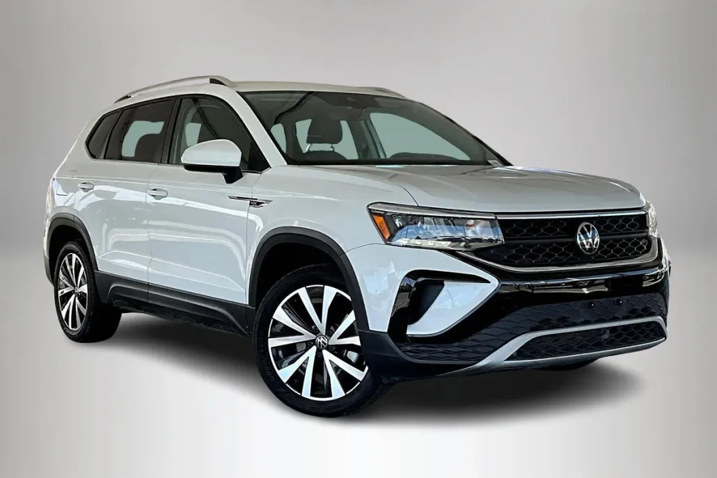 2024 Volkswagen Taos SE photo 1