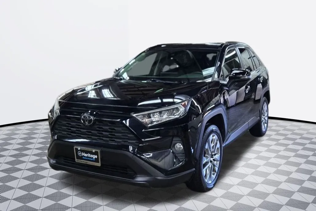 2019 Toyota RAV4 XLE Premium photo 1