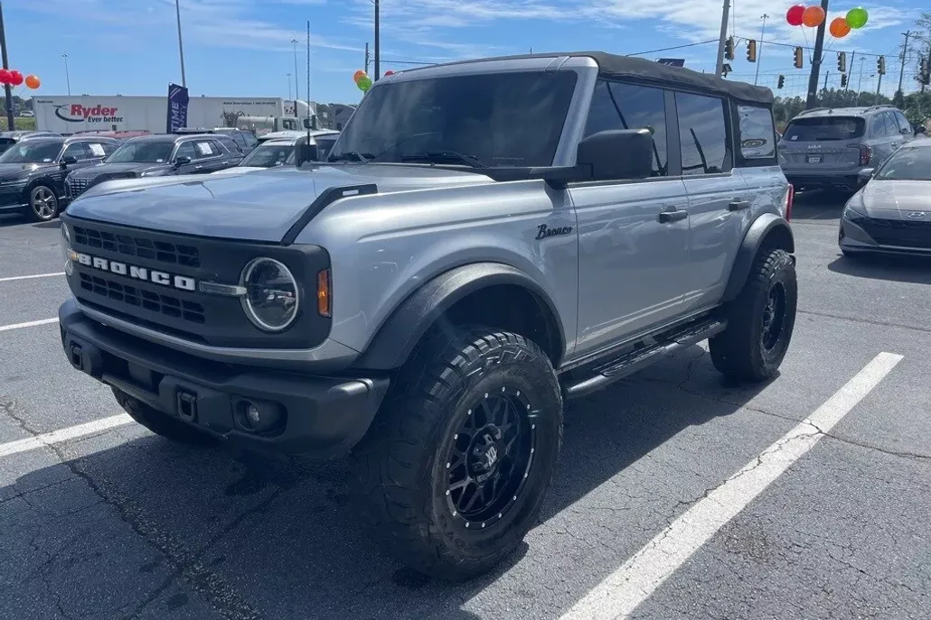 2022 Ford Bronco Black Diamond photo 1