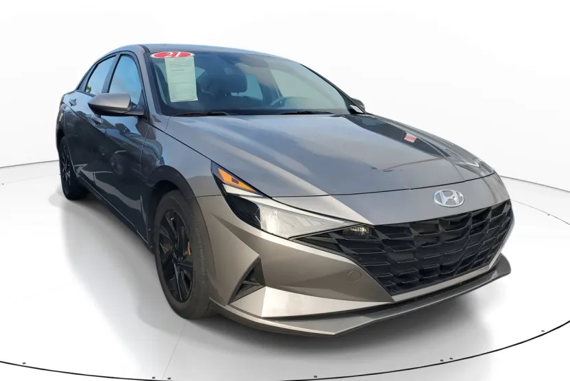 2021 Hyundai Elantra SEL photo 1