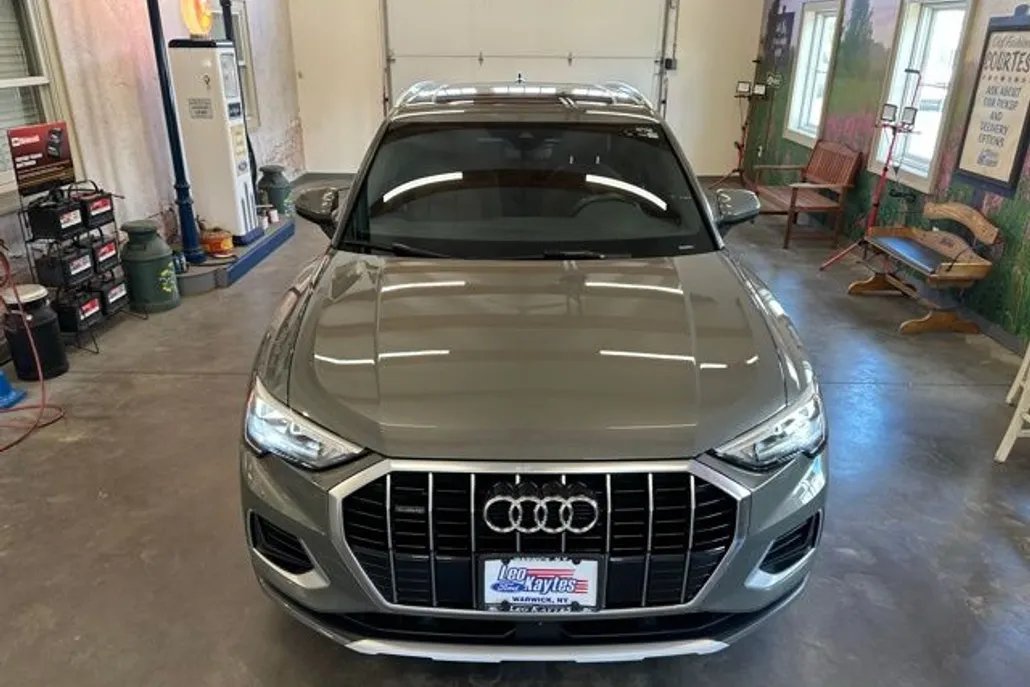 2020 Audi Q3 Premium photo 1
