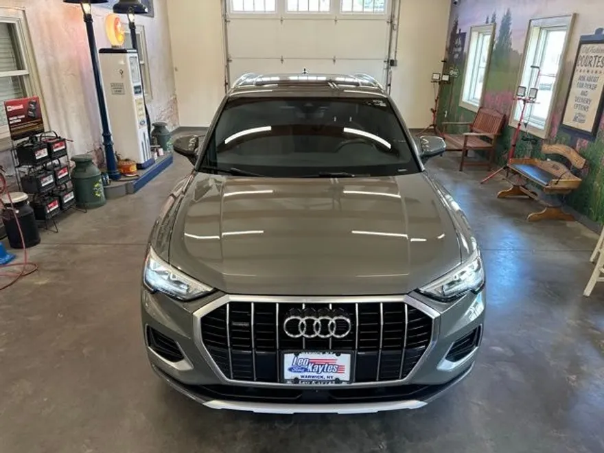 2020 Audi Q3 Premium photo 1