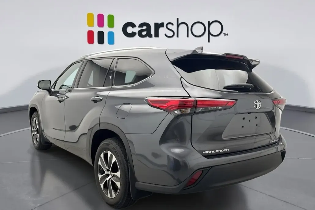 2020 Toyota Highlander XLE photo 1