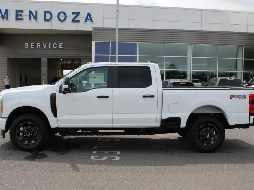 2025 Ford F-350 photo 1