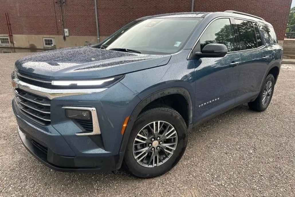 2025 Chevrolet Traverse photo 1