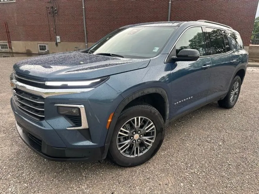 2025 Chevrolet Traverse photo 1