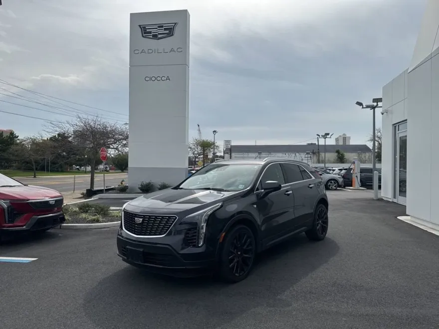 2022 Cadillac XT4 Luxury photo 1