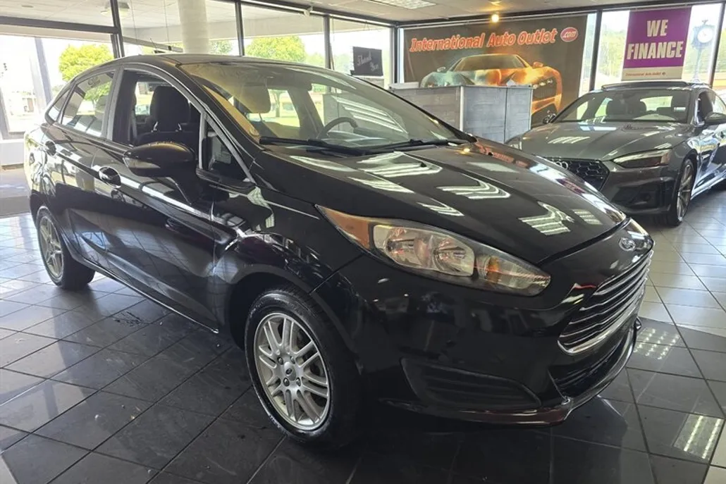 2017 Ford Fiesta SE photo 1