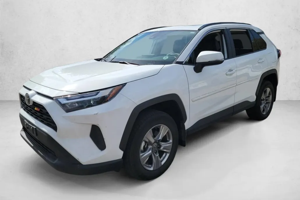 2024 Toyota RAV4 XLE photo 1