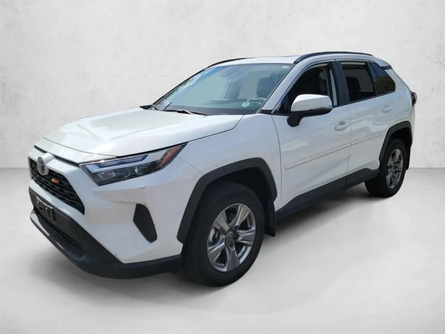 2024 Toyota RAV4 XLE photo 1