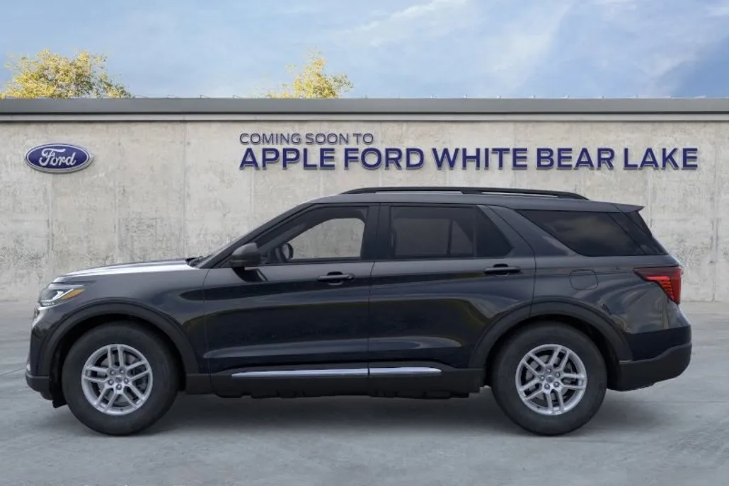 2025 Ford Explorer photo 1