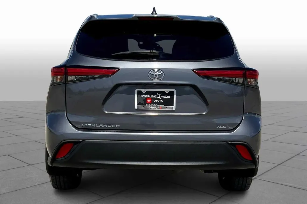 2023 Toyota Highlander XLE photo 1