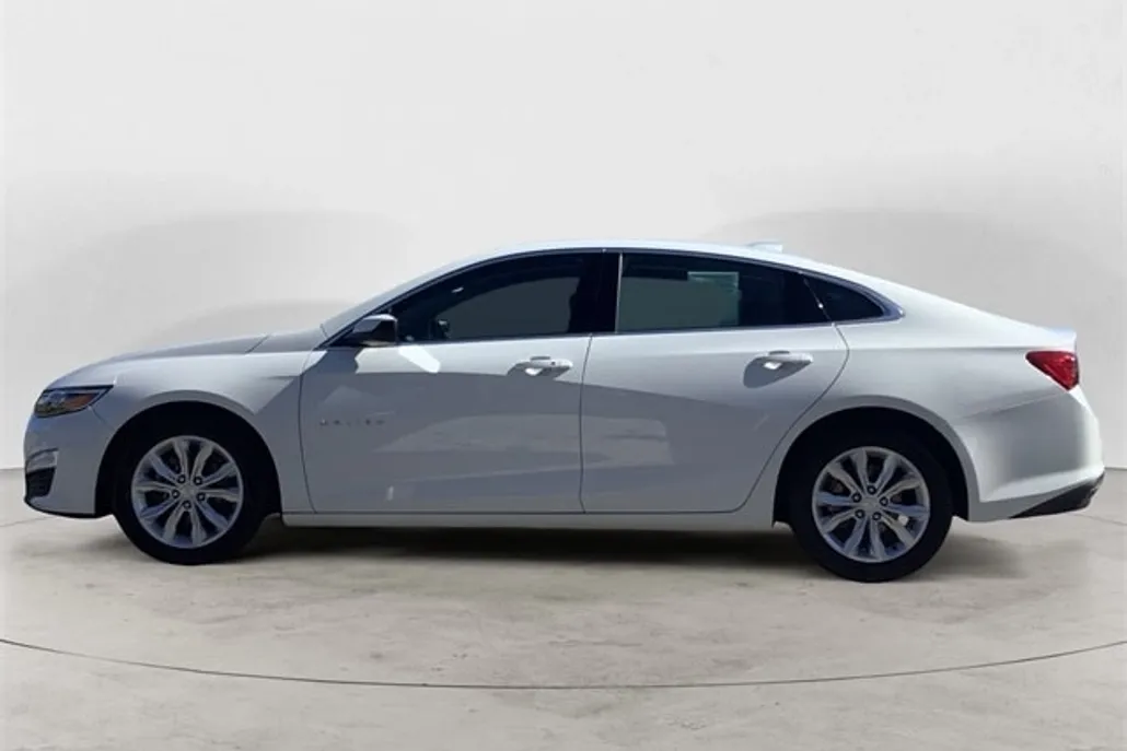 2023 Chevrolet Malibu 1LT photo 1