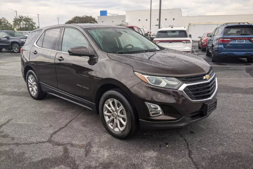 2020 Chevrolet Equinox LT photo 1