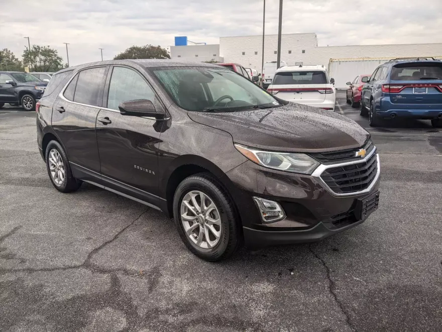 2020 Chevrolet Equinox LT photo 1