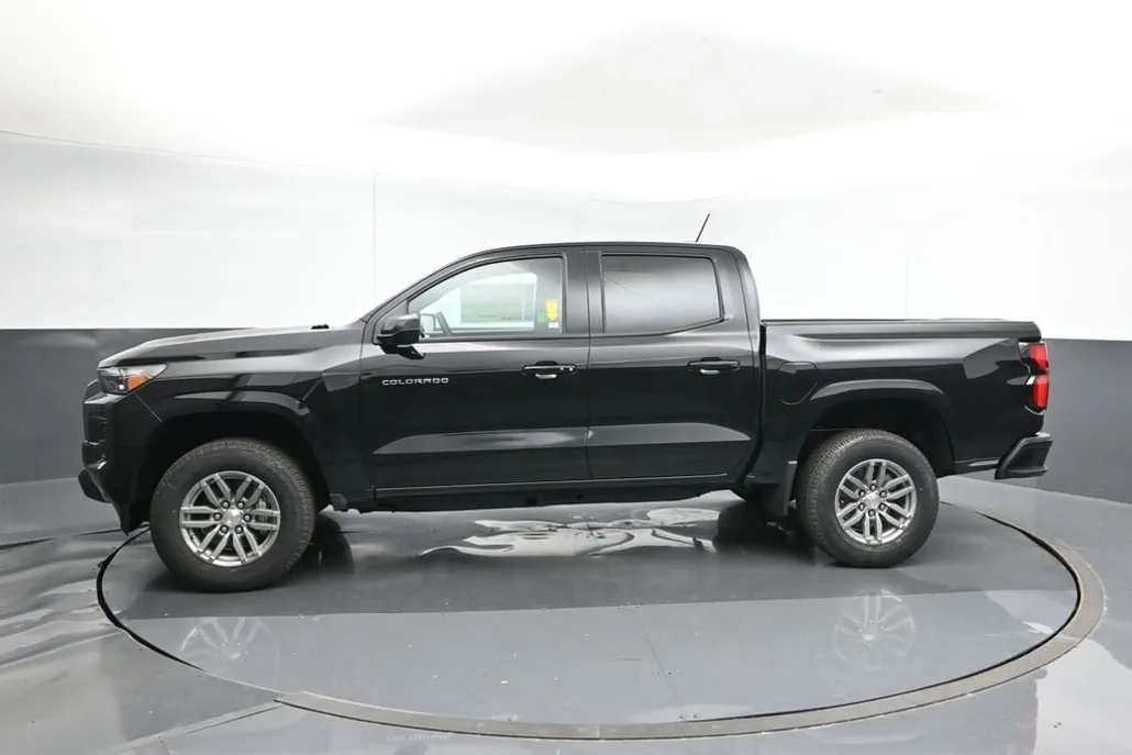 2026 Chevrolet Colorado LT photo 1