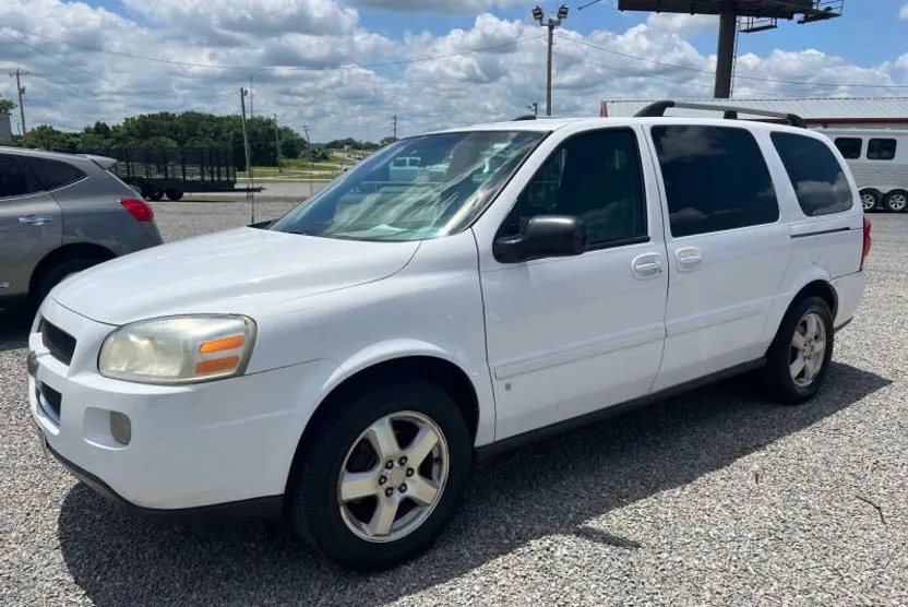 2008 Chevrolet Uplander LT photo 1