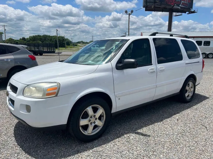 2008 Chevrolet Uplander LT photo 1