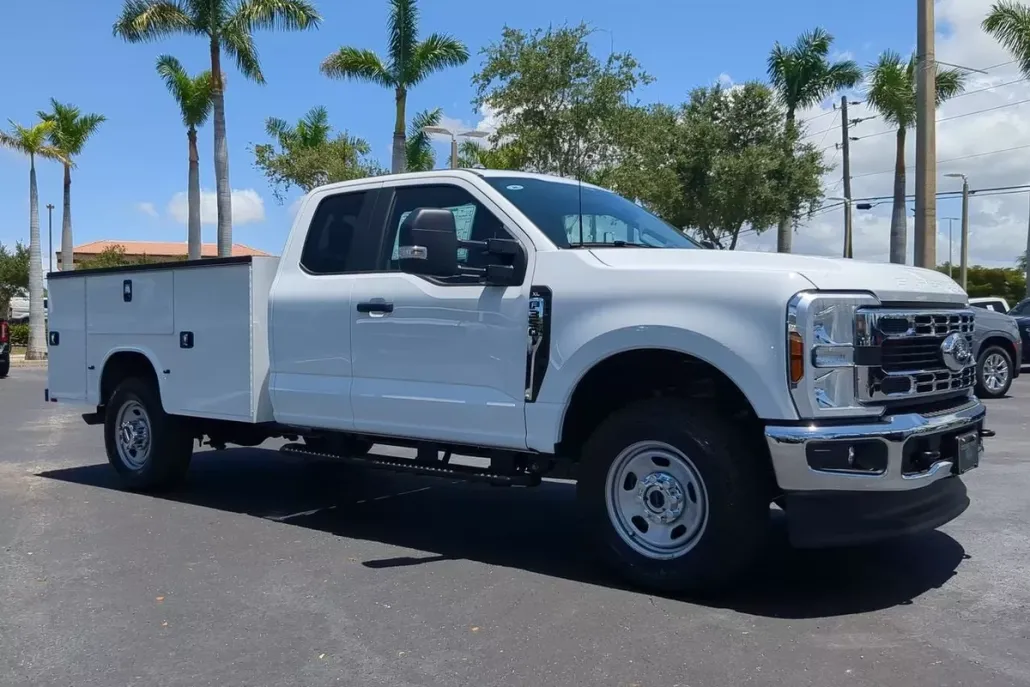 2025 Ford F-350 photo 1