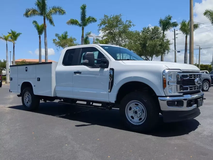 2025 Ford F-350 photo 1
