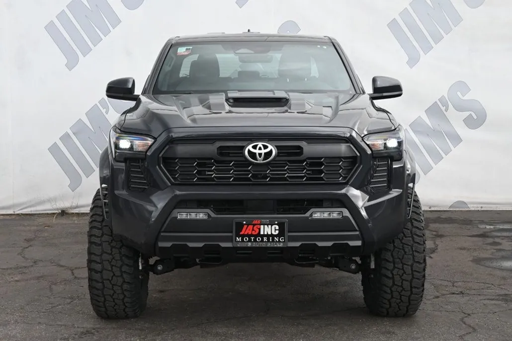 2024 Toyota Tacoma TRD 4x4 photo 1