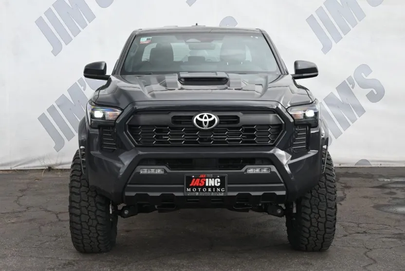 2024 Toyota Tacoma TRD 4x4 photo 1