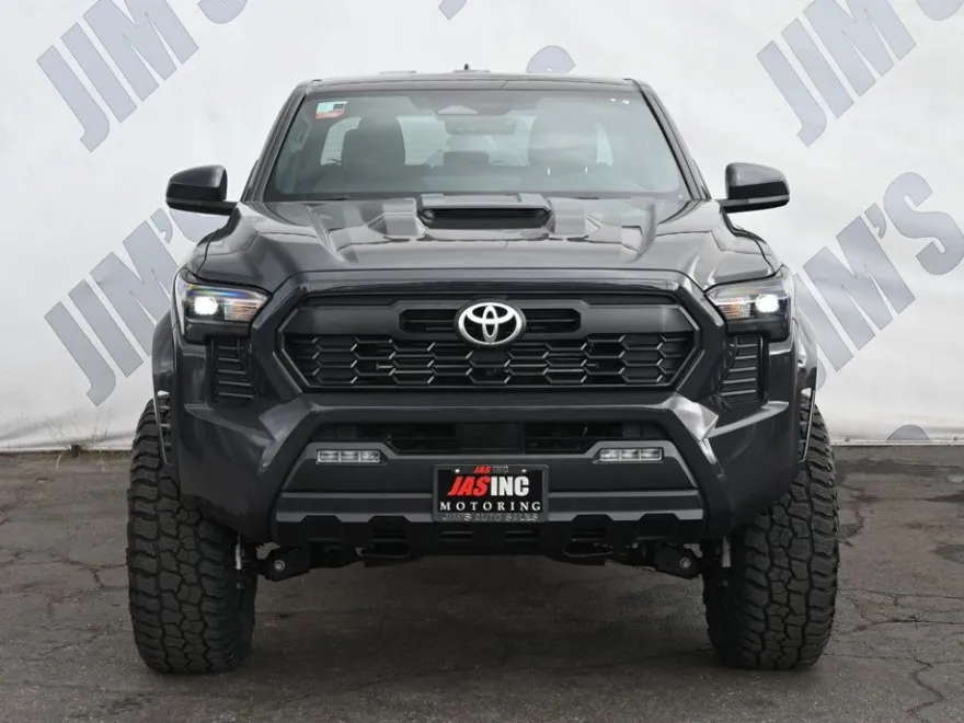2024 Toyota Tacoma TRD 4x4 photo 1