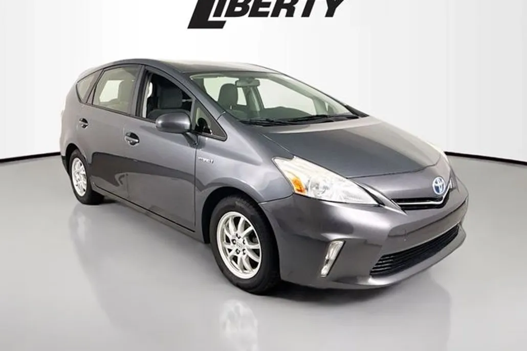 2013 Toyota Prius V Three photo 1