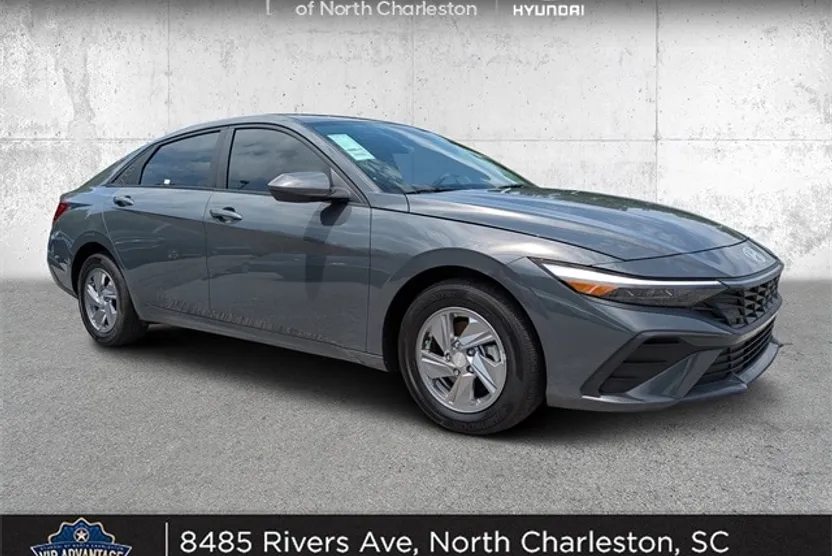 2024 Hyundai Elantra SE photo 1