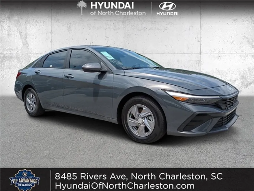 2024 Hyundai Elantra SE photo 1